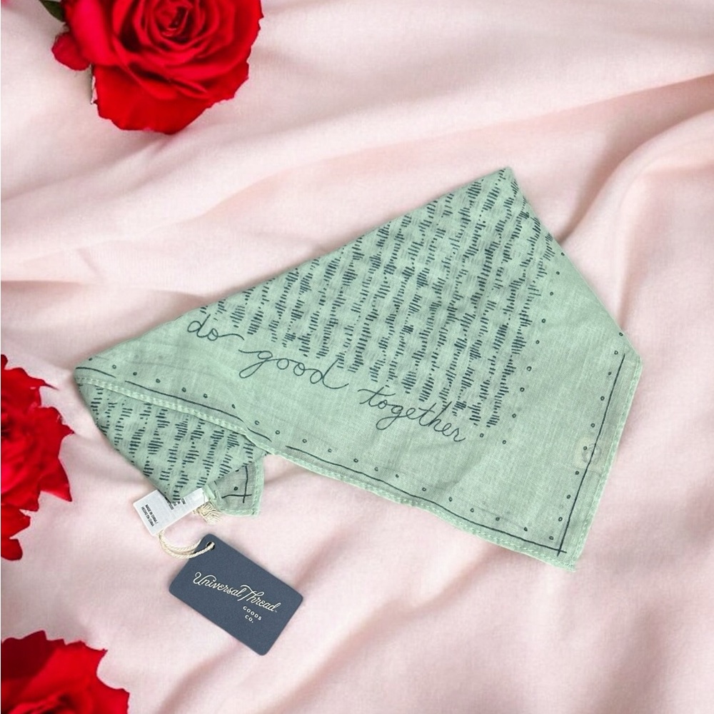 191. Universal Thread Green Bandana Scarf